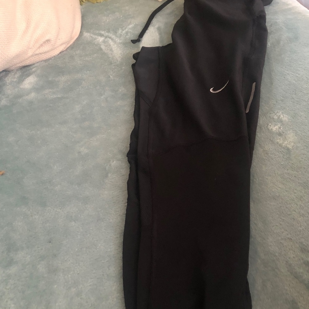 Nike Black Performance Legging’s - Picture 2 of 4